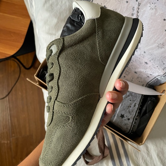 Vintage Havana Sneakers - Picture 4 of 6